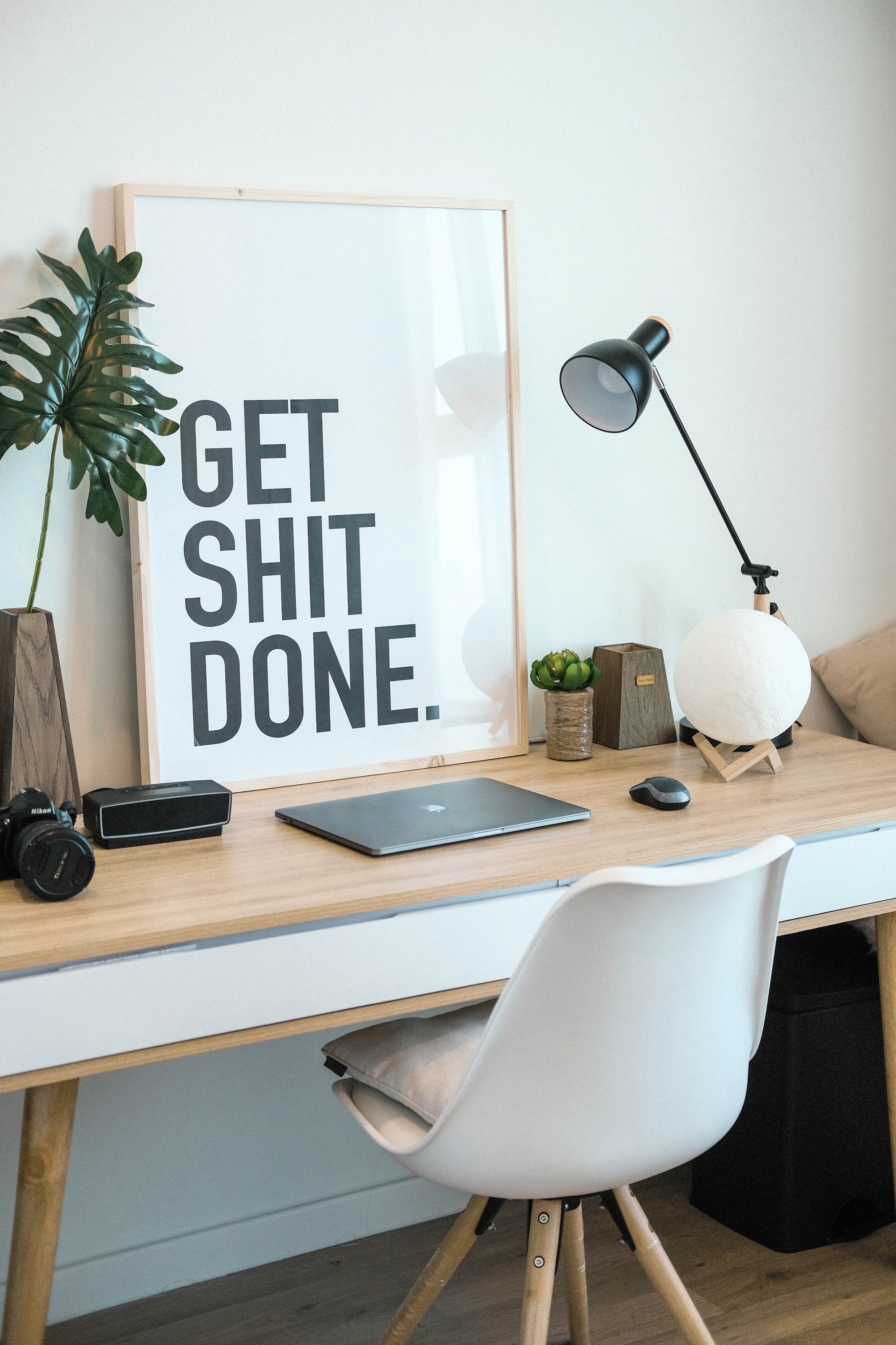 24+ Must-Have Minimalist Desk Accessories and Home Office Setup Essentials